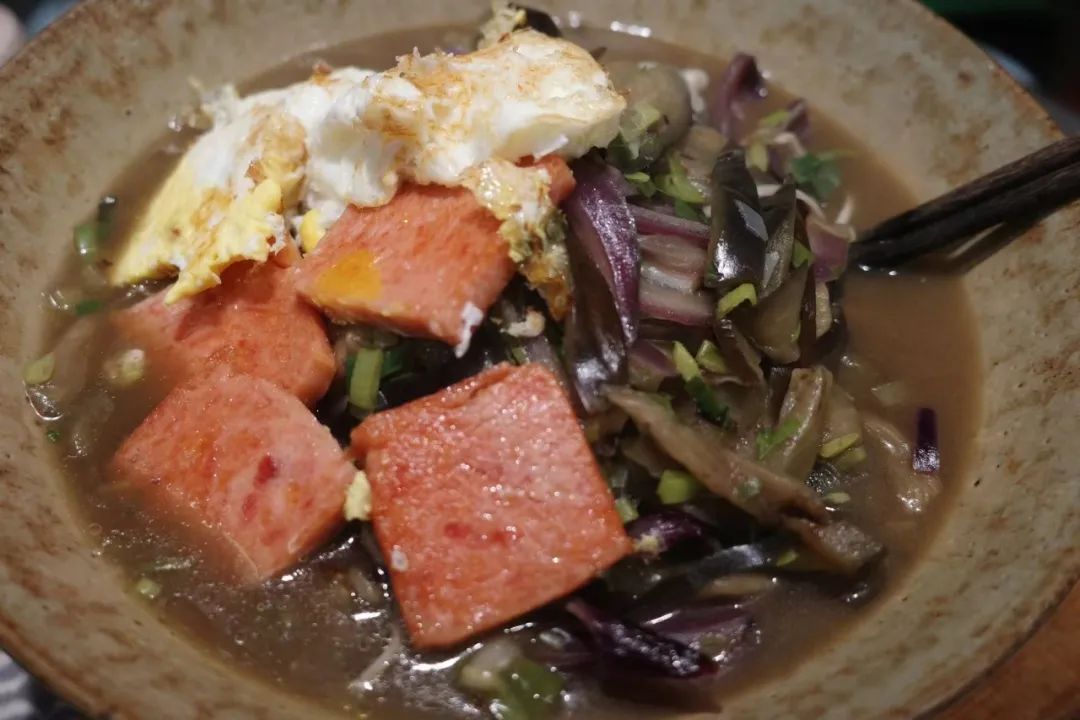 「阳了」之后，独居青年、小婴儿和99岁老人的故事