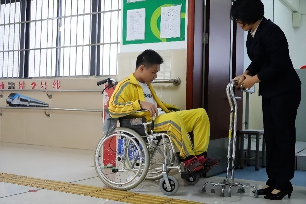 脑瘫女孩11年敲出200万字小说,脑瘫患者用脚敲出20万字文学作品