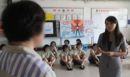 女子监狱里怎么表现可以获缓刑,女子监狱怎么坐牢