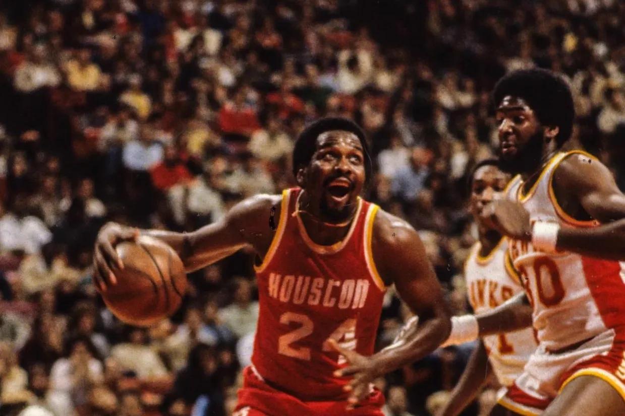 詹姆斯超越贾巴尔纪录视频,詹姆斯超越贾巴尔总得分的照片