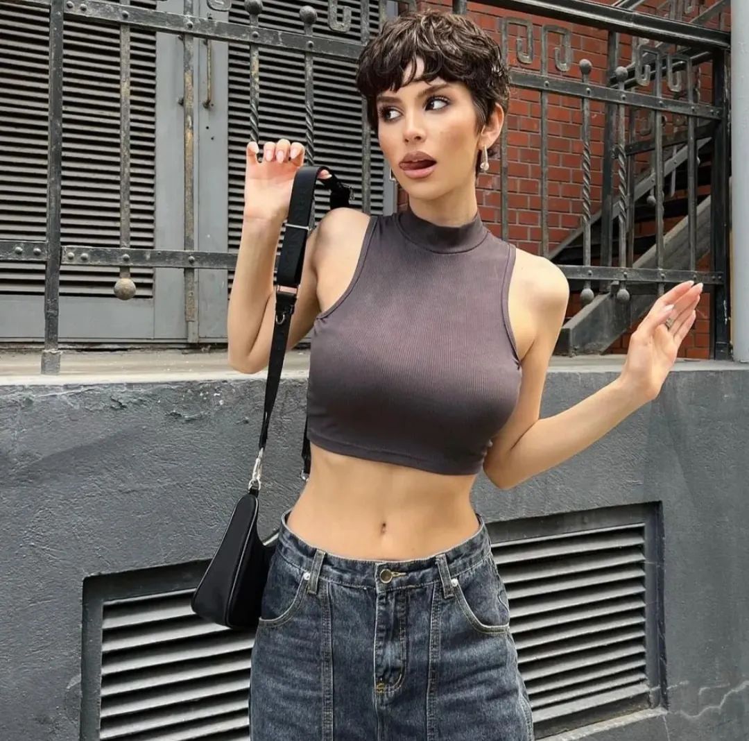 这个夏天一定要穿小吊带,夏天就是要穿上好看的小吊带