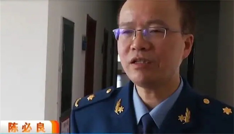 2015年43岁母亲将子宫移植给女儿,26岁女儿移植子宫生二胎