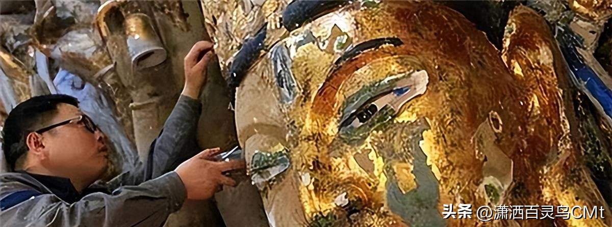 重庆工人维修800年观音像,重庆工人修复800年前观音