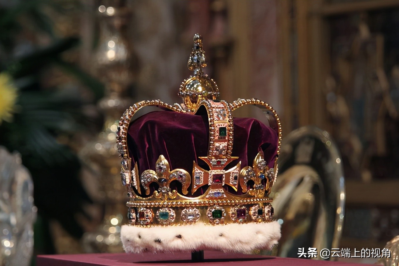 英国世代相传的登基皇冠只有一顶,王室如何做到男女通用的?