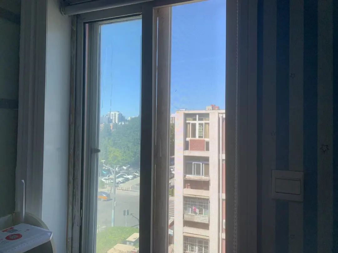 今天我们小张旗鼓地正式开业了