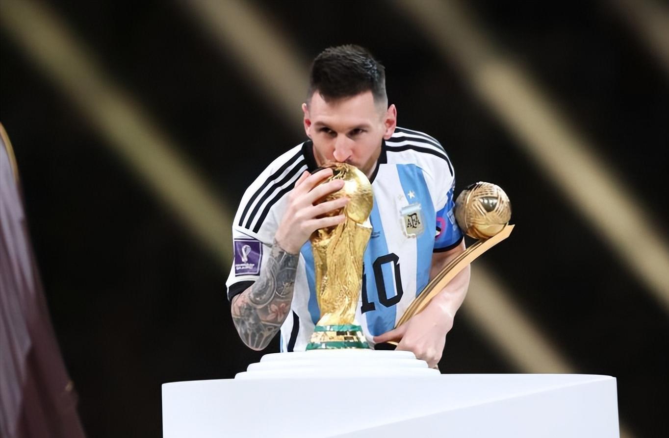 大力神杯姆巴佩对梅西,梅西亲吻大力神杯c罗喝水