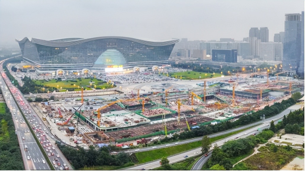 “全球店王”三店即将在成都开业，太古里怂了？