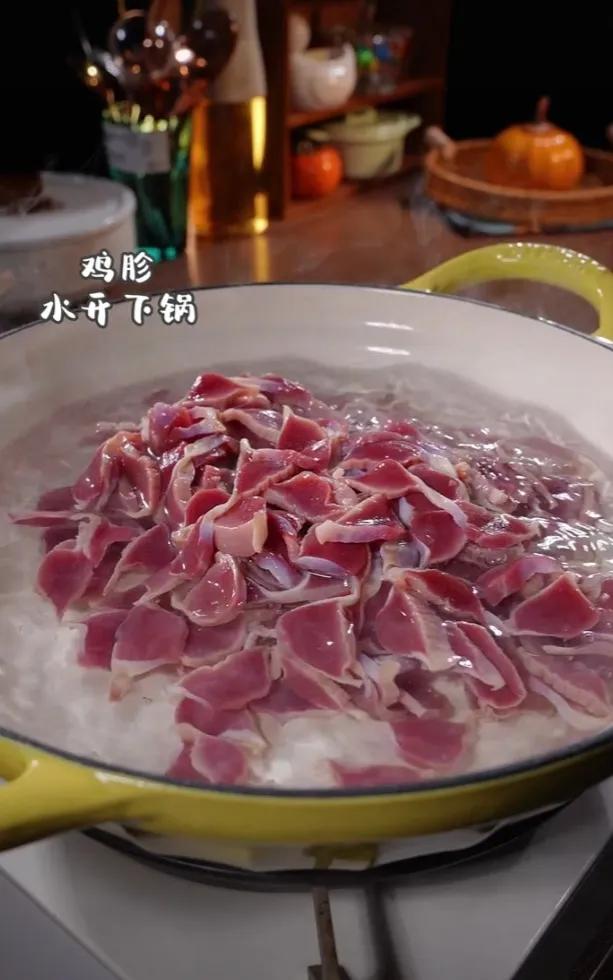 辣炒鸡胗鲜香麻辣特别开胃下饭,鸡胗炒酸豆角怎么炒又脆又好吃