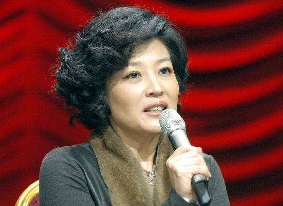 李咏的妻子哈文患了什么病,主持人李咏是哪年去世的