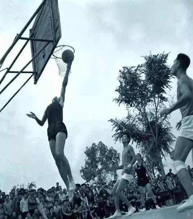 一场惊心动魄的篮球赛,一场别开生面的篮球赛作文