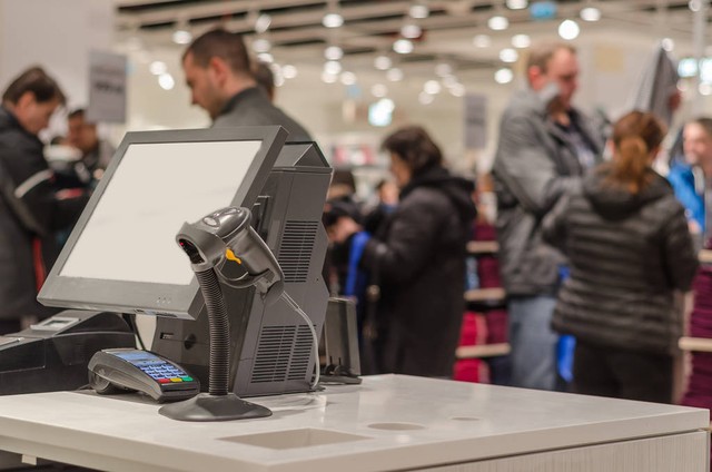 家里的避孕套男女由谁来买，我一个女人总觉得不好意思去买