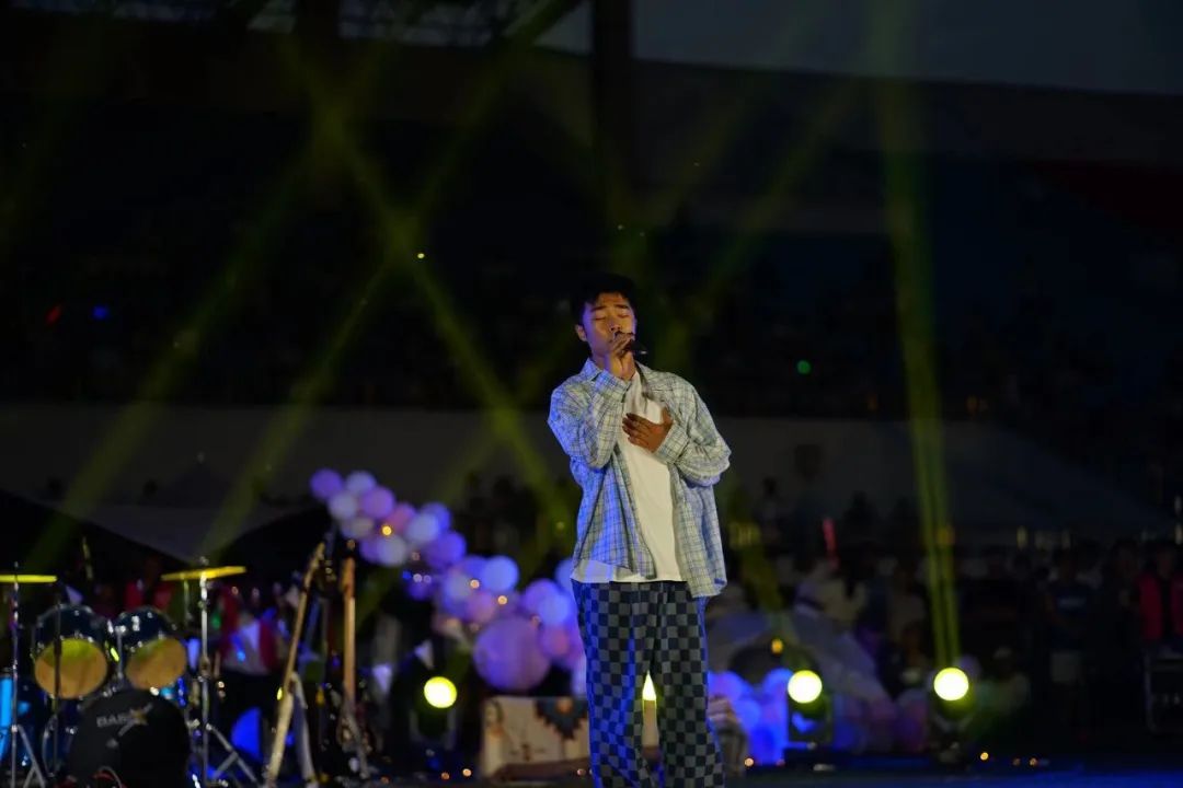 河南大学音乐节,河南科技大学草坪音乐节完整版