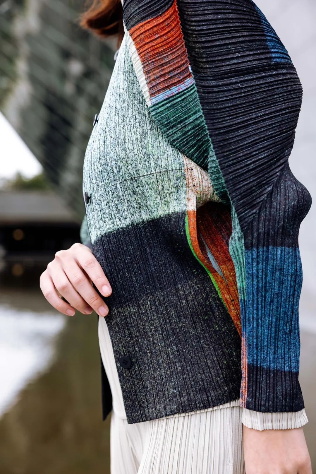 广州第①家「三宅一生」揭幕，这些超火单品拉满秋冬氛围感