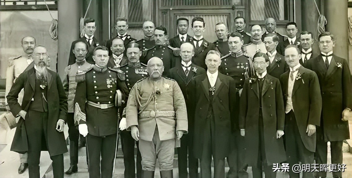 袁世凯是怎么当上大总统的、后面为何又想着称帝复辟