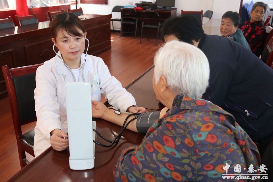 九九重阳节浓浓敬老情的照片,重阳节主题感恩重阳浓浓敬老情