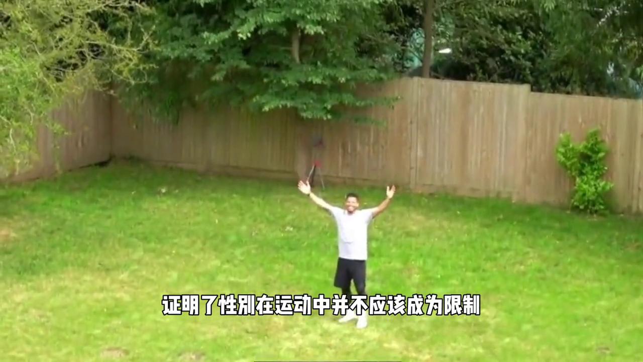 农村女生踢球,乡村女孩渴望踢球