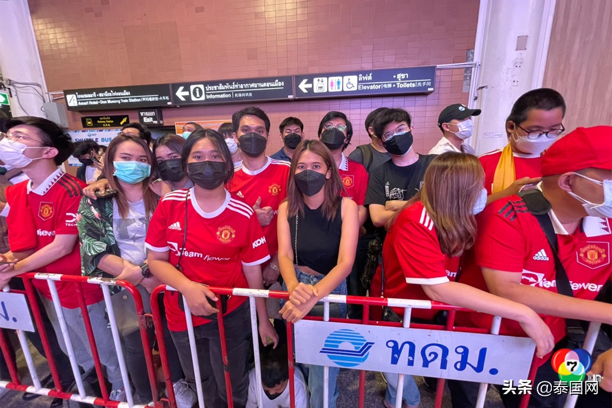 曼联接布罗姆奎斯特,曼联包机