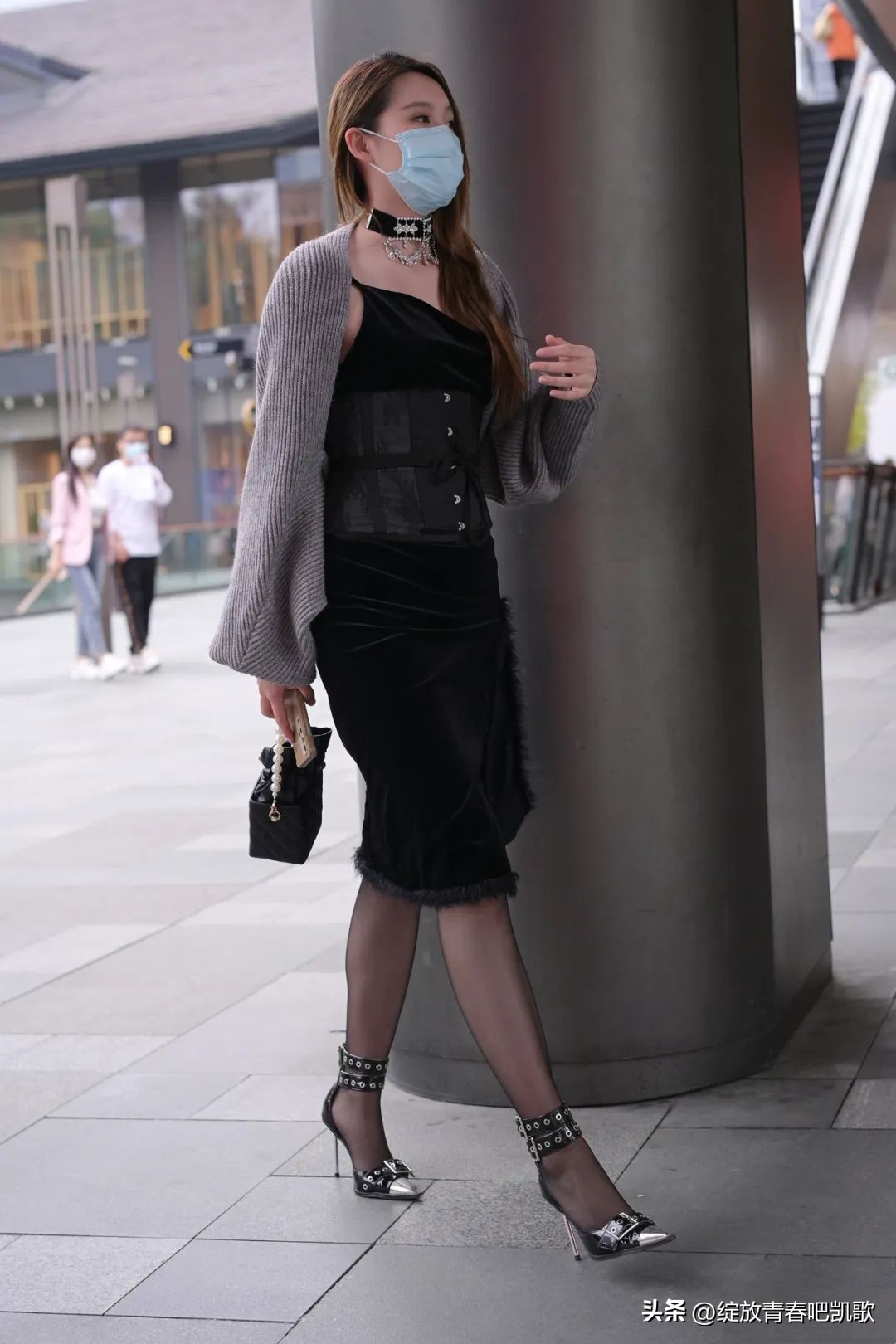 皮粉色高跟鞋搭配什么颜色的裙子,浪漫精致的粉色高跟鞋满满少女心