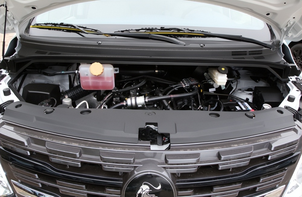 菱智plus对比北汽王牌m7,菱智plus和东风m7