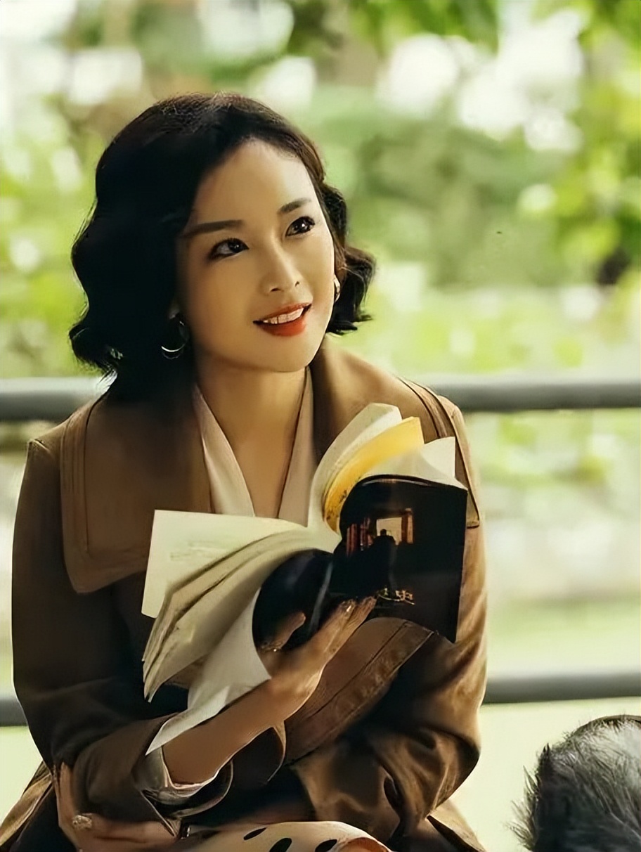 “狂飙”大嫂好会背包，看着好眼馋啊！