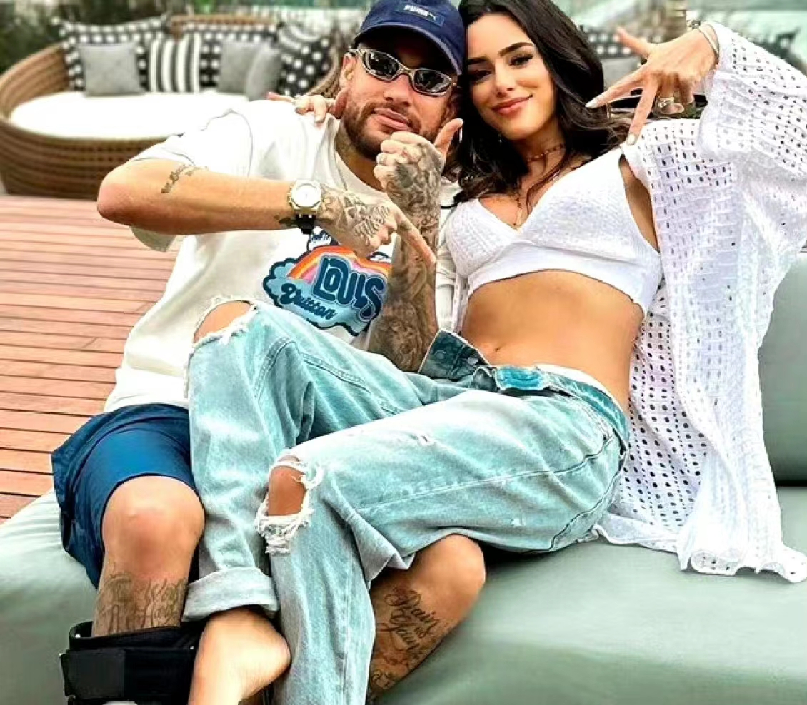 离谱！巴西球星背着孕期女友*腥偷**，疑两人私下达成私密协议