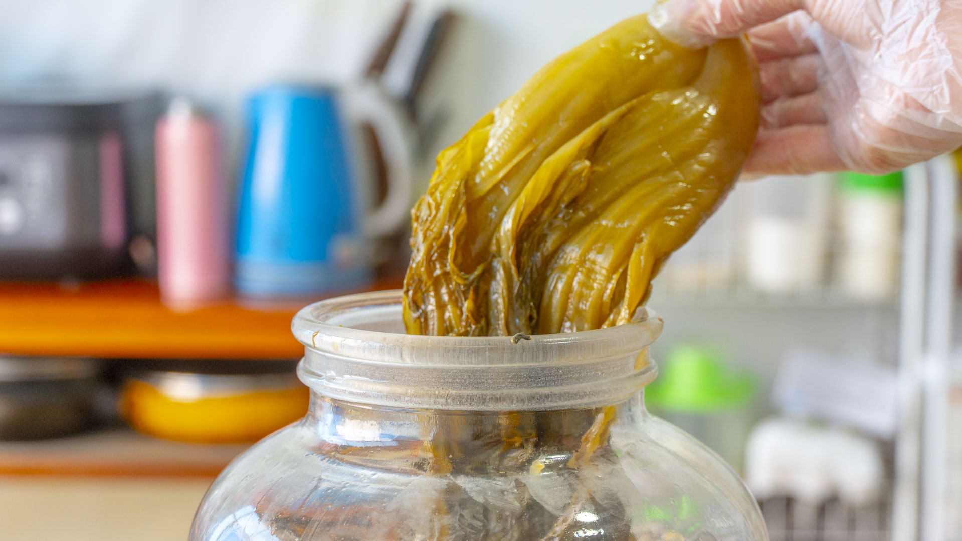 酸菜好吃不发臭的做法,酸菜鲜做的酸菜怎样吃才能更安全