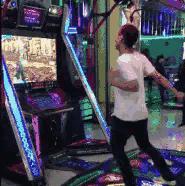 每日一笑：这个测试能说明什么？就这样怼十个手机都得破吧？