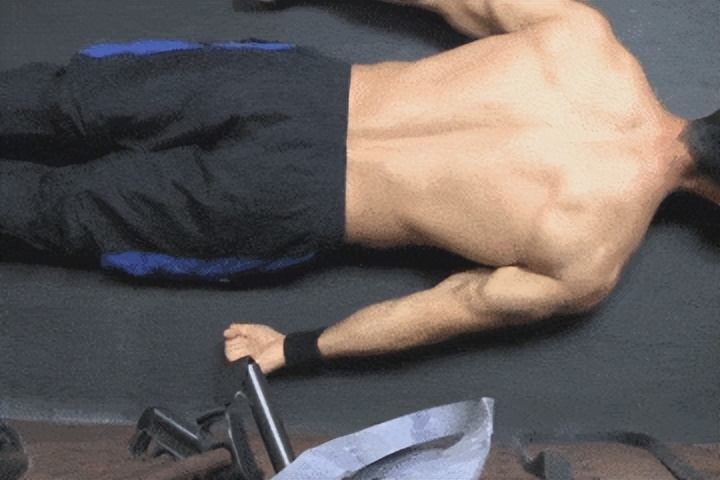 训练背部没感觉？教你掌握练背技巧，感受身体张力，强大背部肌肉