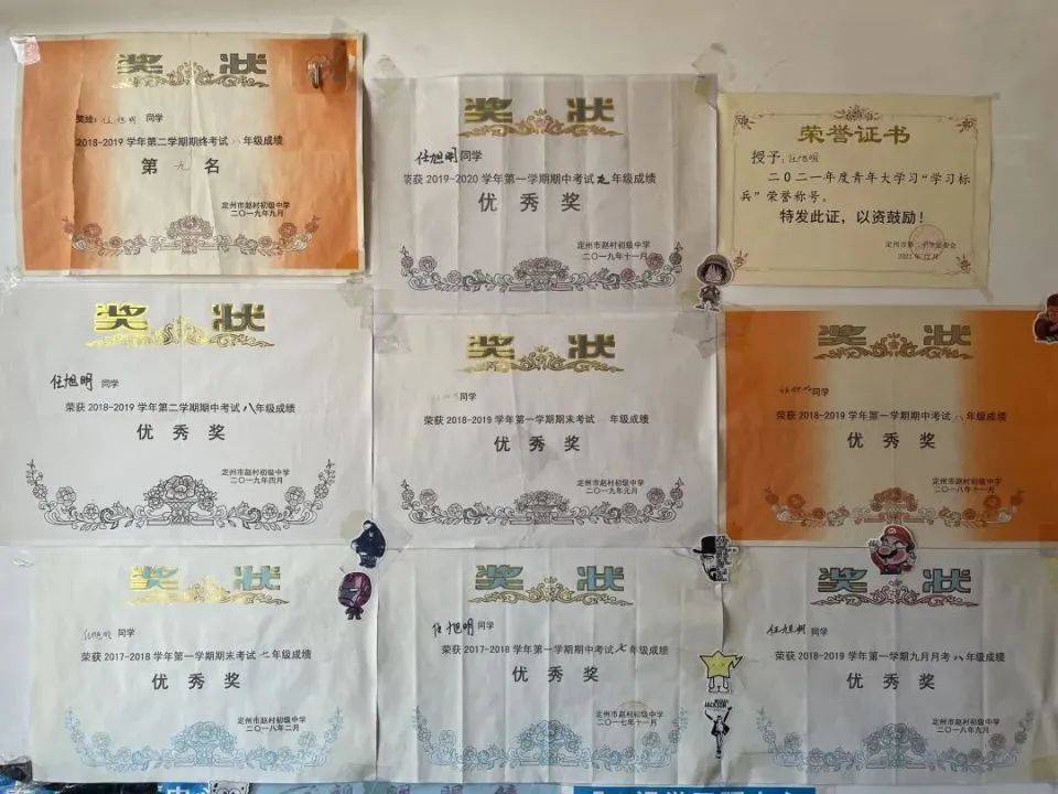 突然,让人泪目的高考考场前相拥的环卫工母子,做了个重大的决定