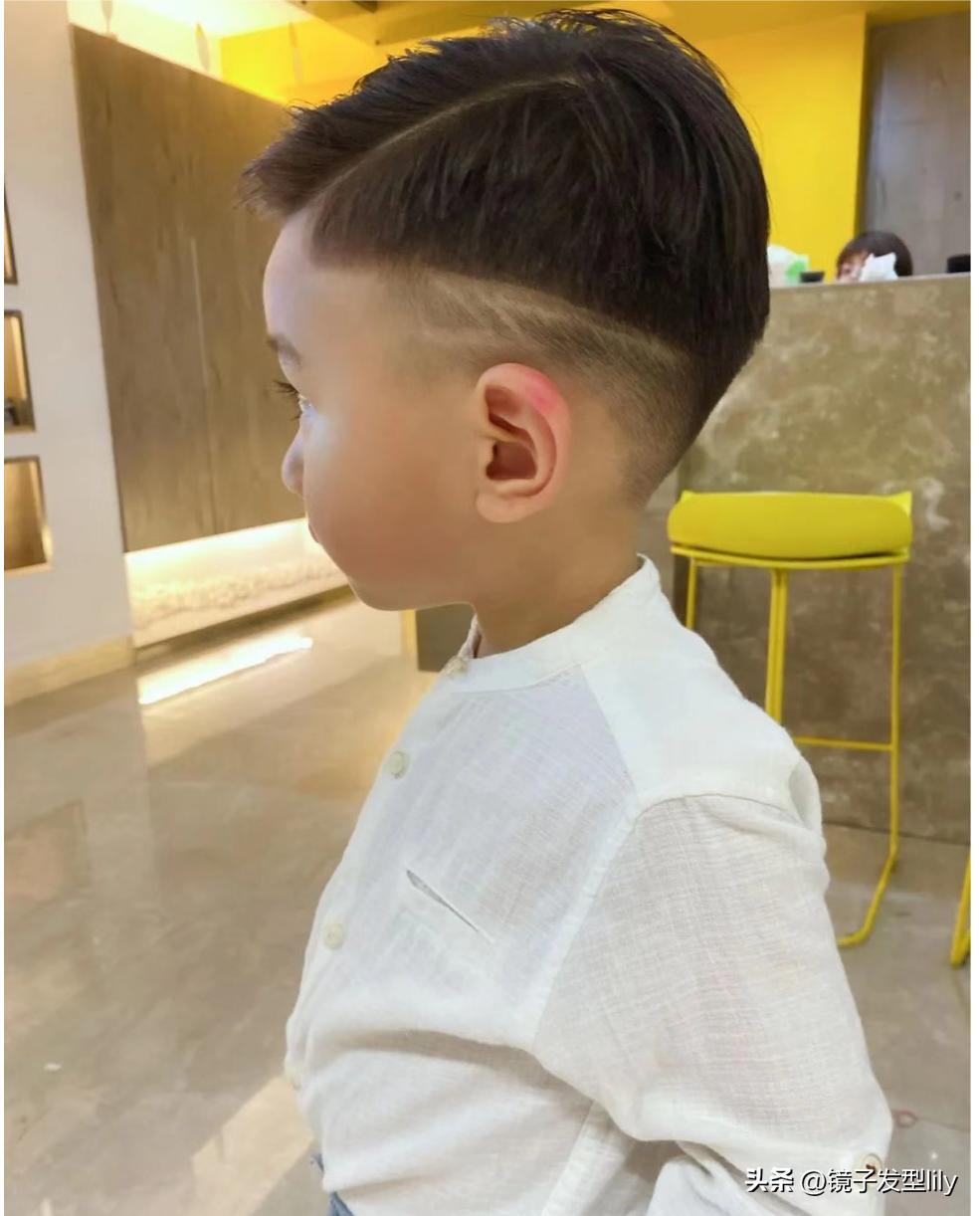 新帅气小男孩发型14款,两边剃光的最帅气小男孩发型