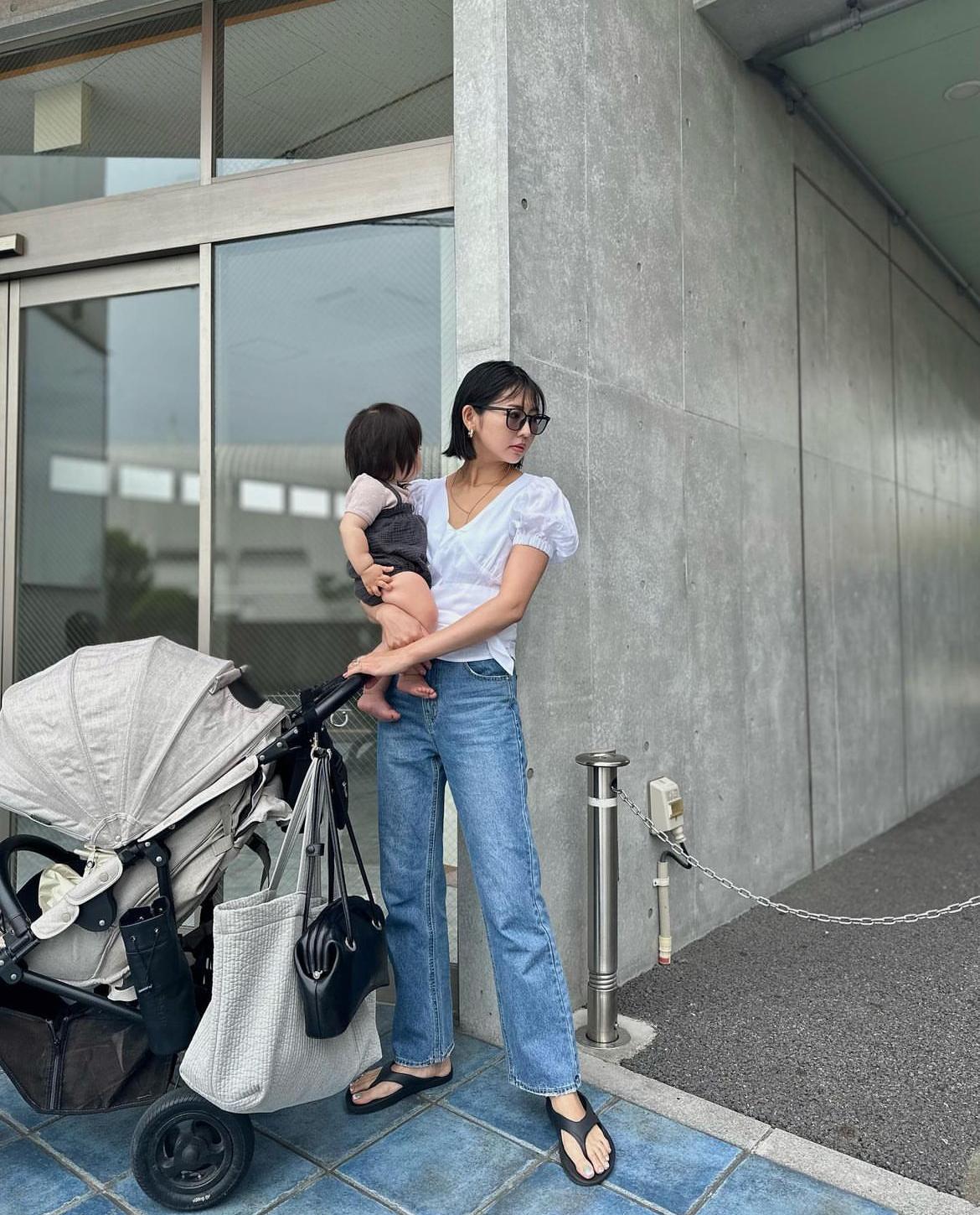 辣妈清爽的穿搭气质优雅美丽迷人,慵懒风妈妈装穿搭