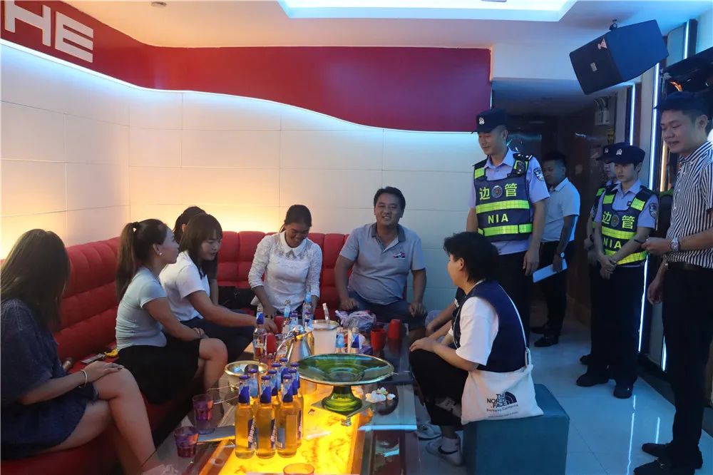 夜间巡逻坚守岗位,夜间巡逻保平安