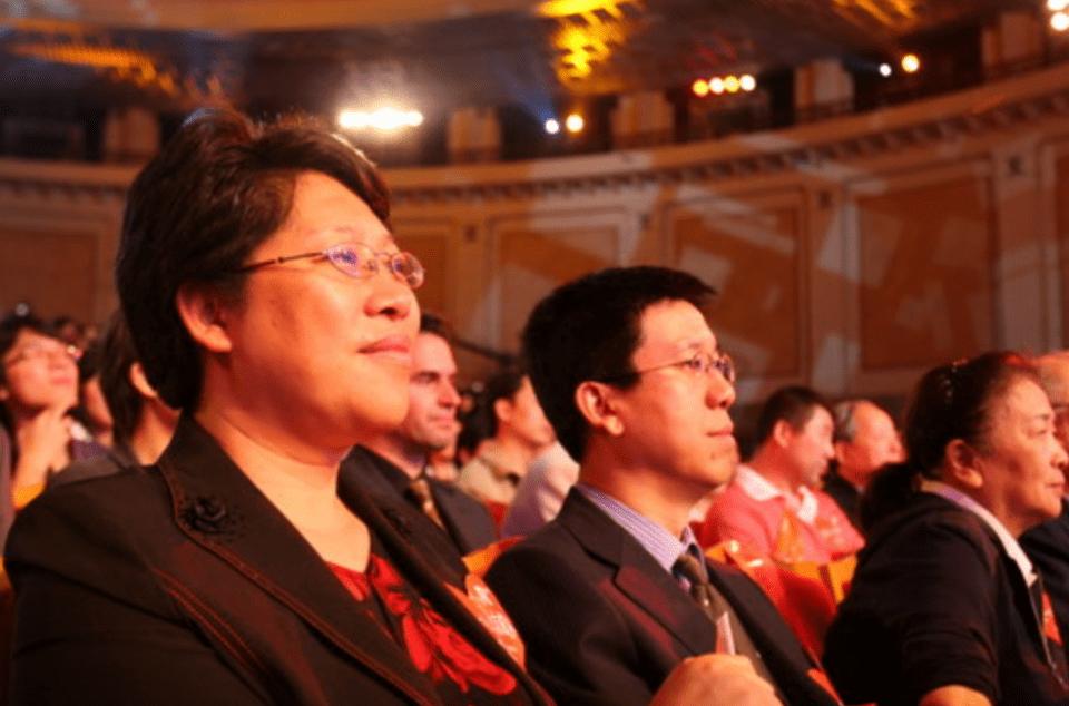 消失12年，如今满血归来！靠手机狂赚42亿的荣秀丽，这些年去哪了