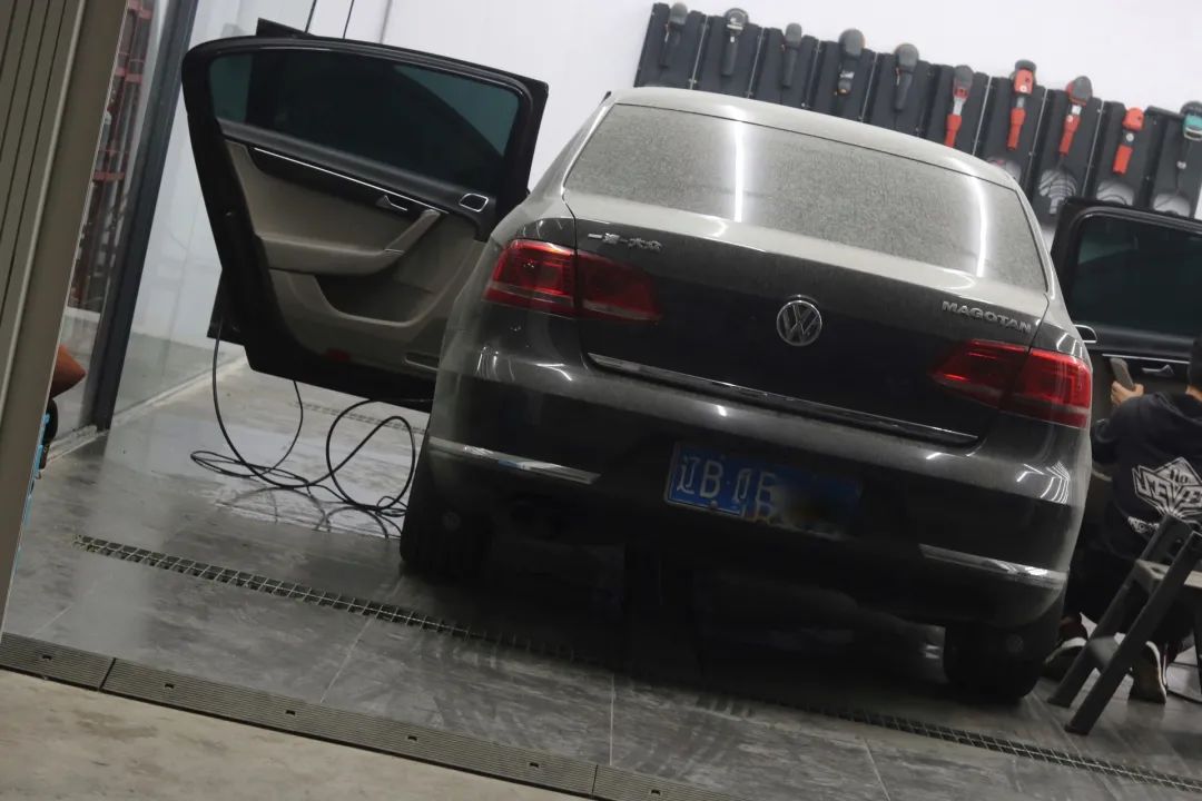 老迈腾b7换新款后新标,迈腾b7翻新哈尔滨