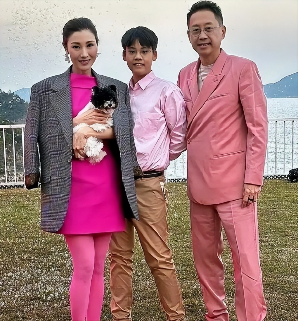 李嘉欣为60岁老公庆生,李嘉欣和许建彤视频