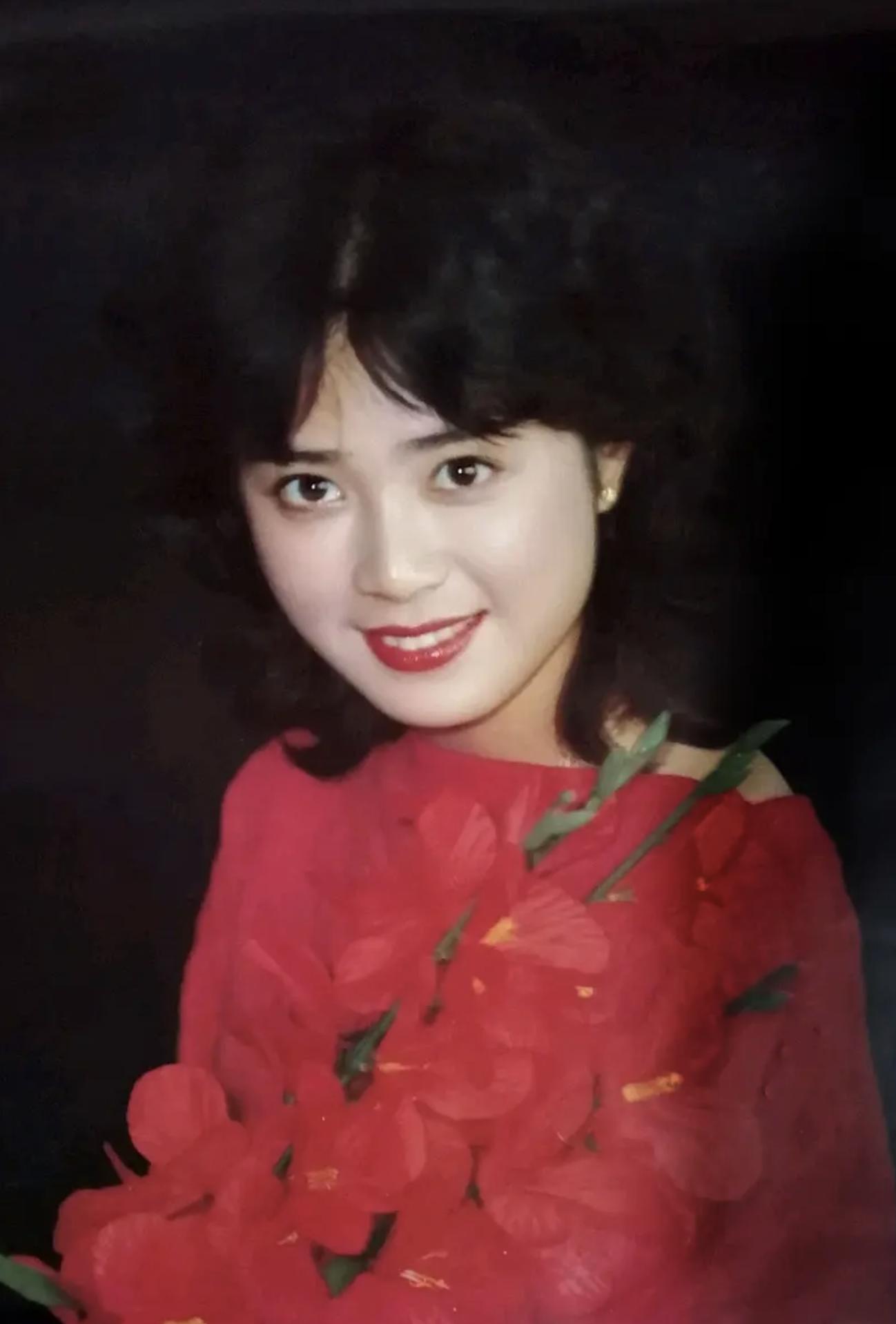 傅艺伟年轻时的生活照,傅艺伟年轻时的盛世容颜34岁