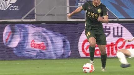 4个进球2个有争议,VR介入仍能错判,中超裁判再度刷新下限