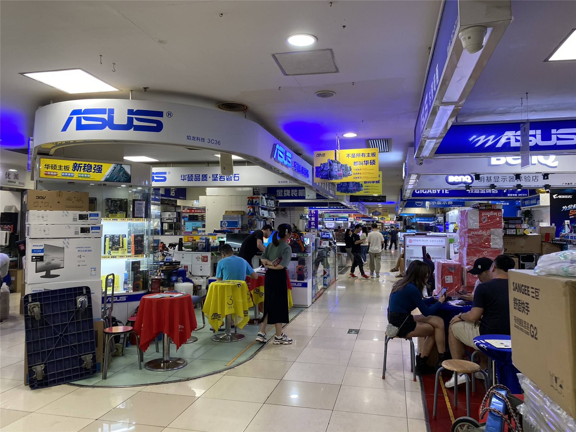 京东家电实体店和网上哪个便宜,海尔家电网上和实体店哪个便宜