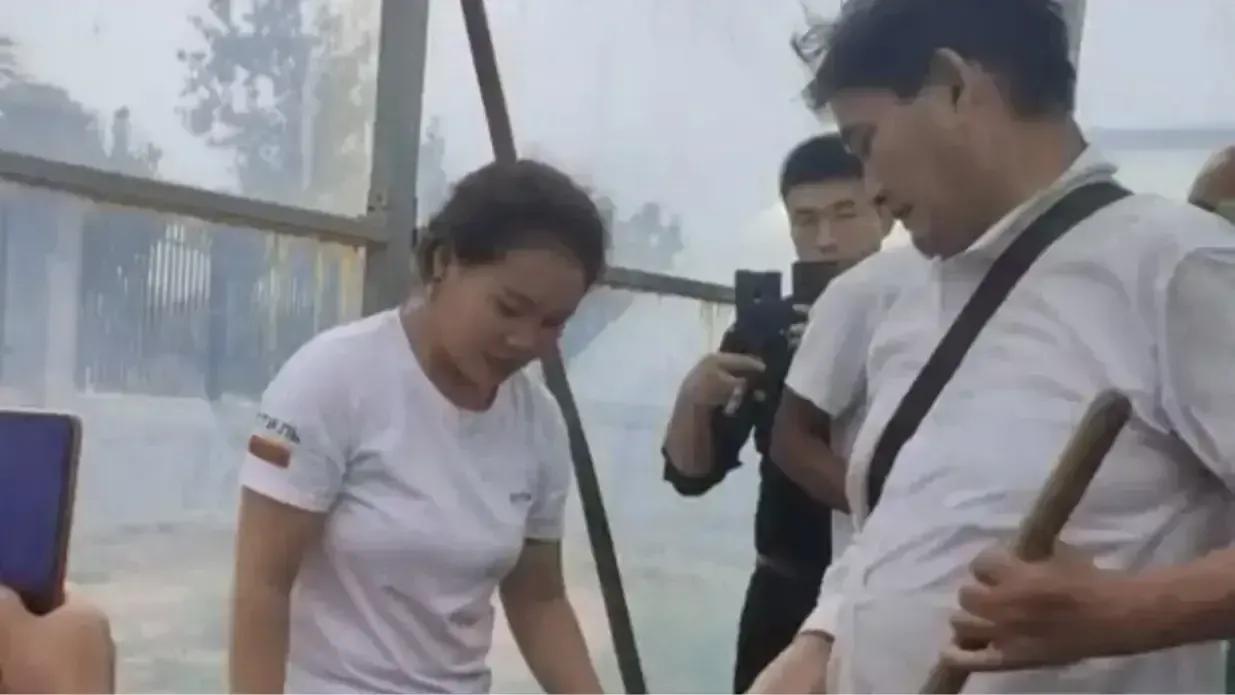 大衣哥签名卖T恤，一件只要19块，被称为最接地气的明星！