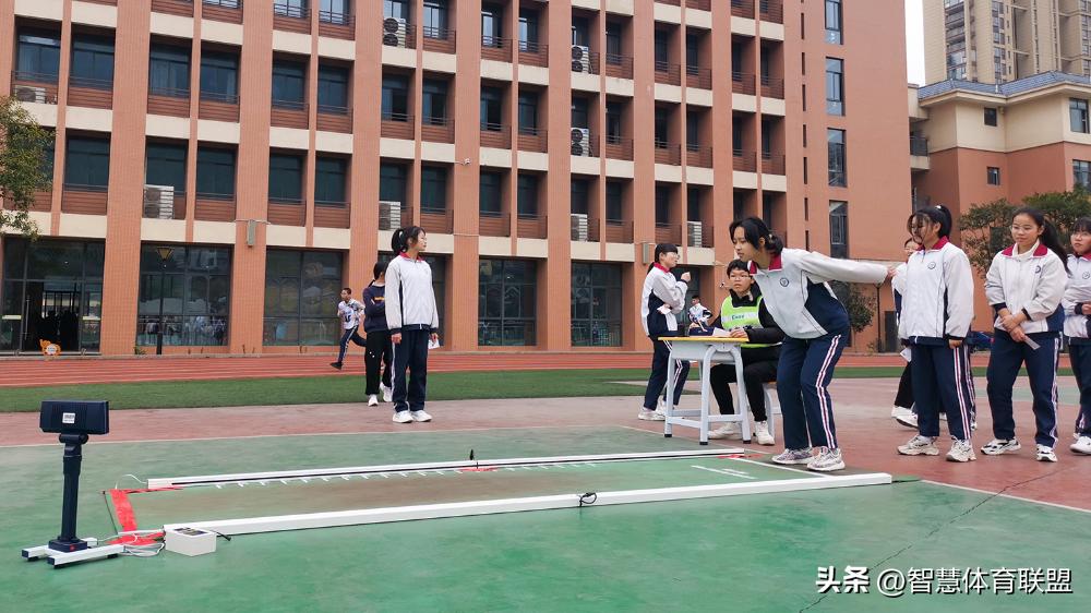 体育中考实心球怎么高分,中考女生体育选哪个更易高分