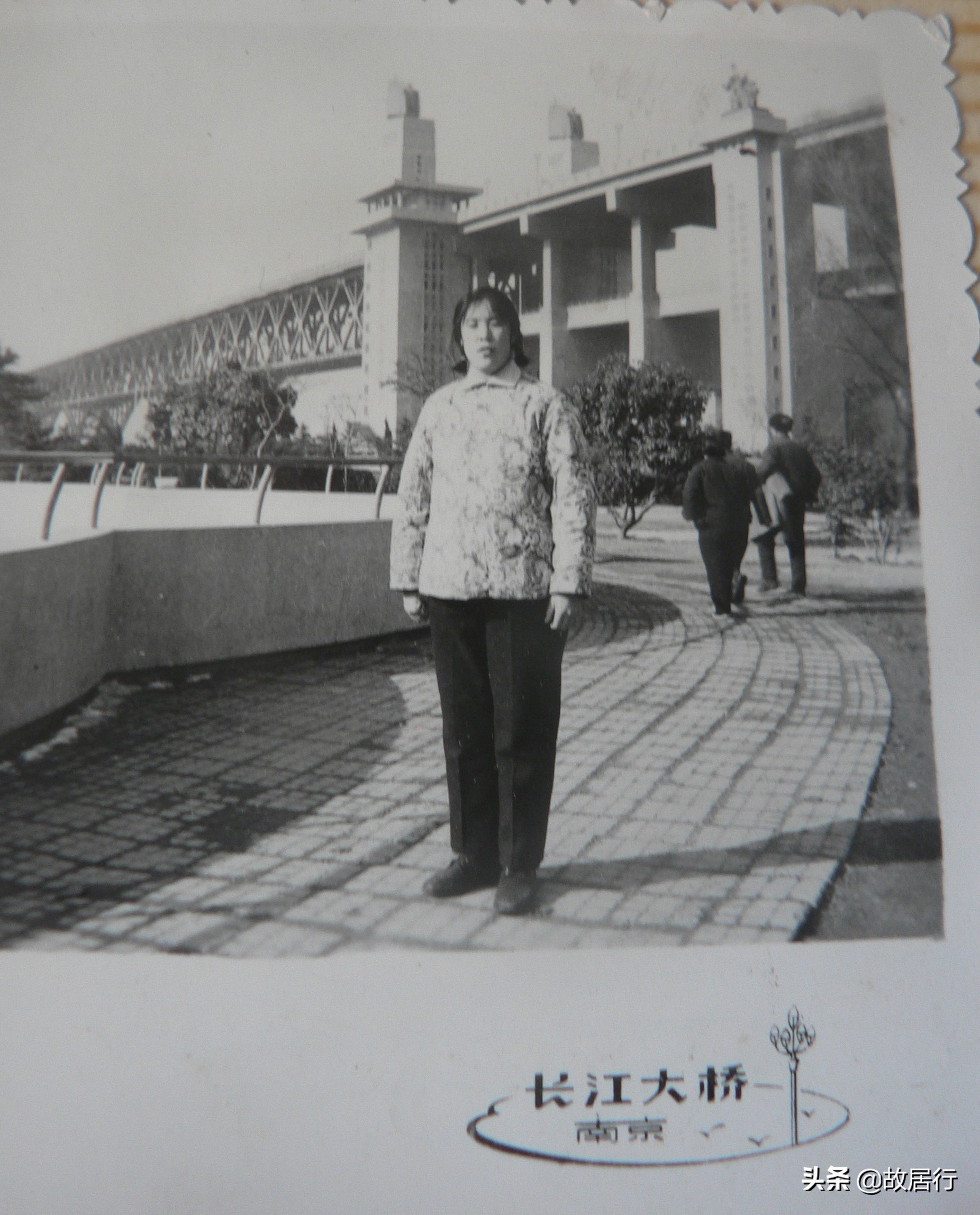 妻子身怀六甲不远千里来到京城,妻子身怀六甲接退伍兵哥哥