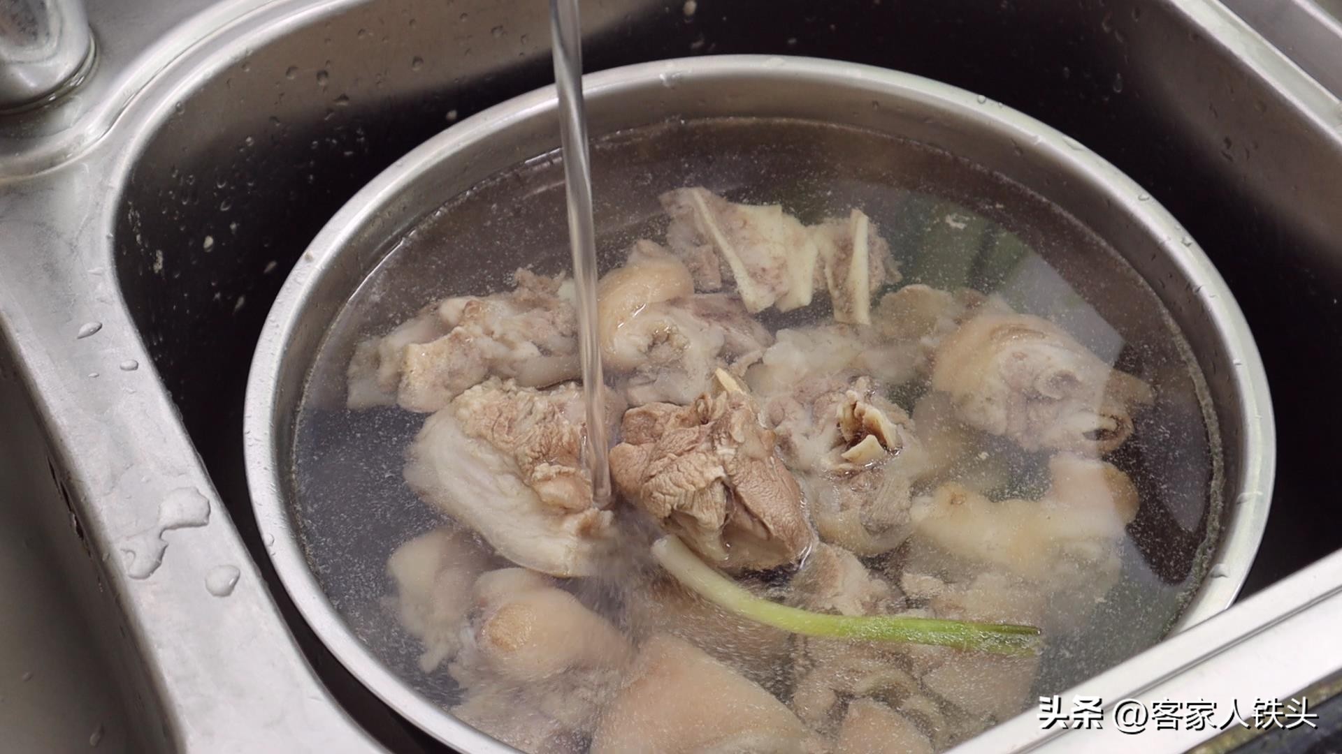 客家干鱿鱼焖猪脚,客家干蒸猪脚