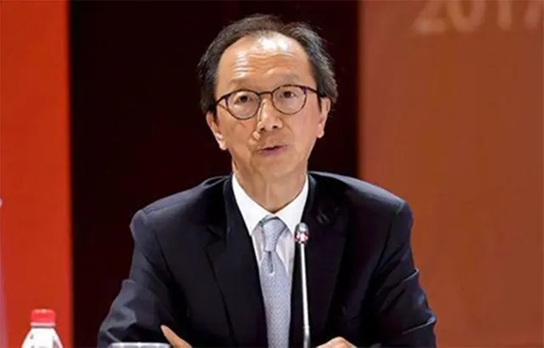 香港“财神爷”梁锦松：为香港狂赚3万亿，花100亿为妻子买医院