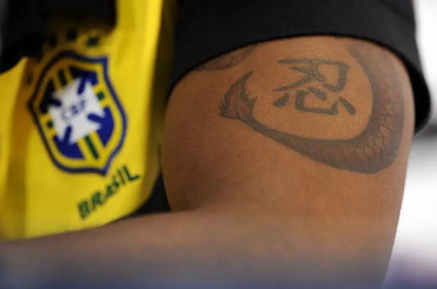 老外纹身汉字,老外汉字纹身