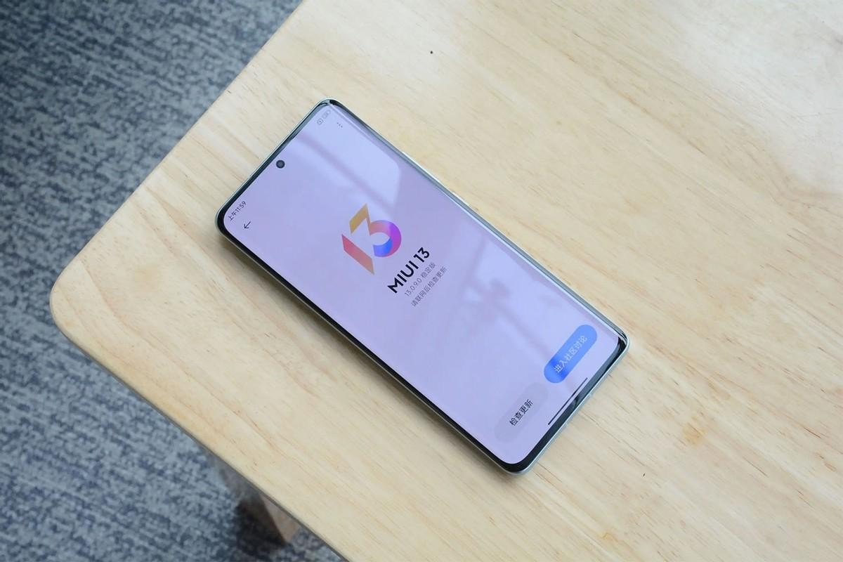 手机“没必要”买最贵的，这4款值得买，再用三五年无压力