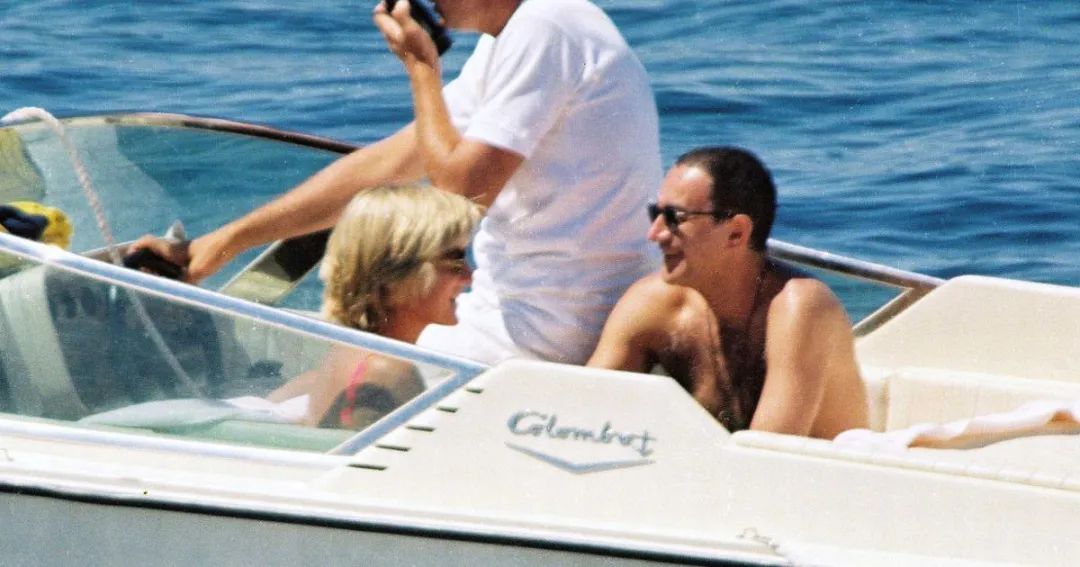 那位曾靓绝时尚圈、串起欧洲上流社会的超模为何落魄至此……