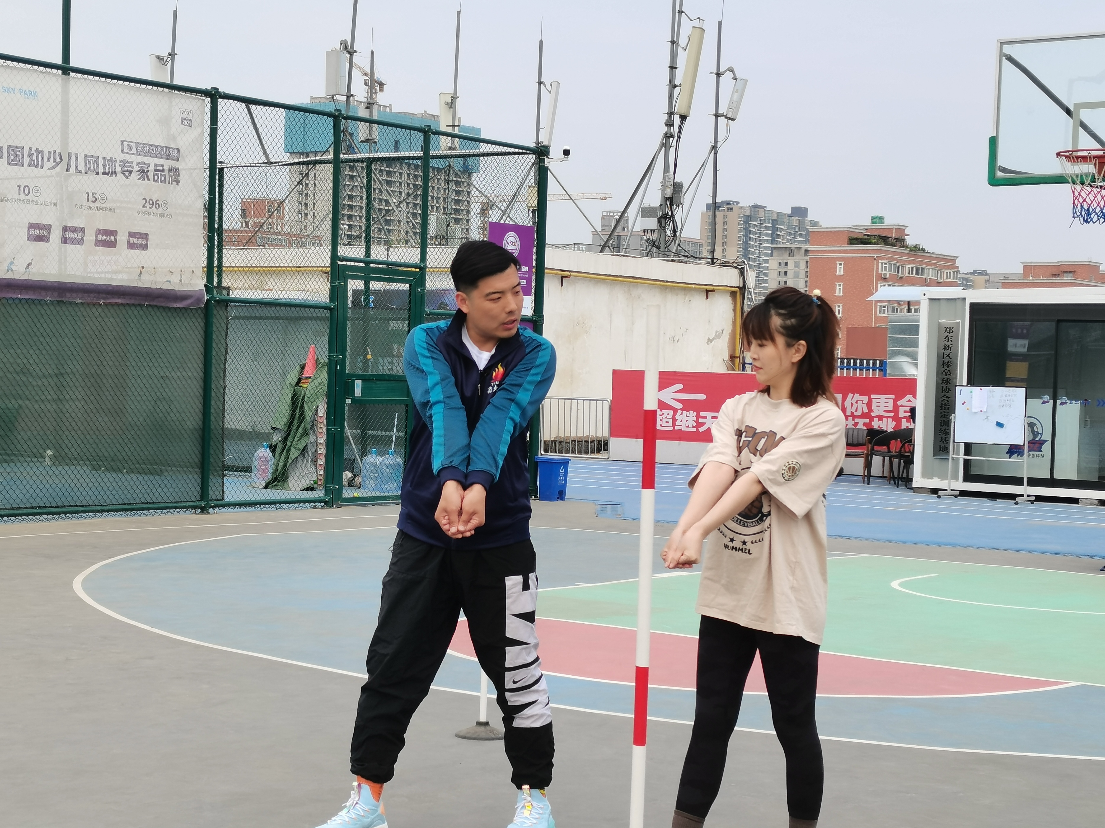 中招体育排球训练方法,中招排球垫球技巧