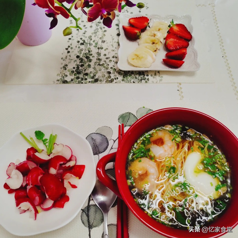 47岁大姐晒一人食走红,山东一位大姐退休