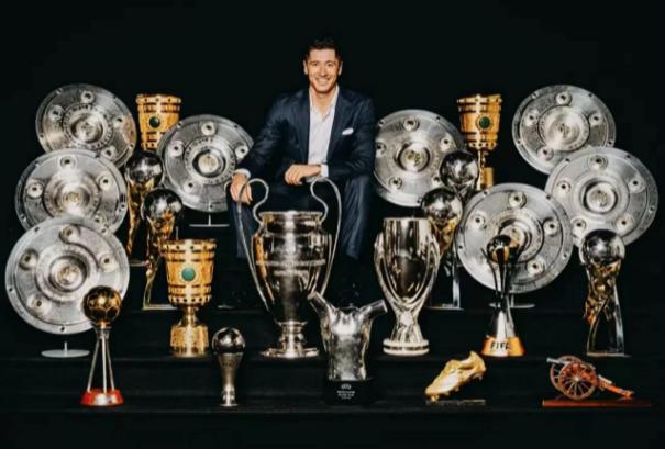 当今世界足坛十大球员,世界足坛历史十大中锋