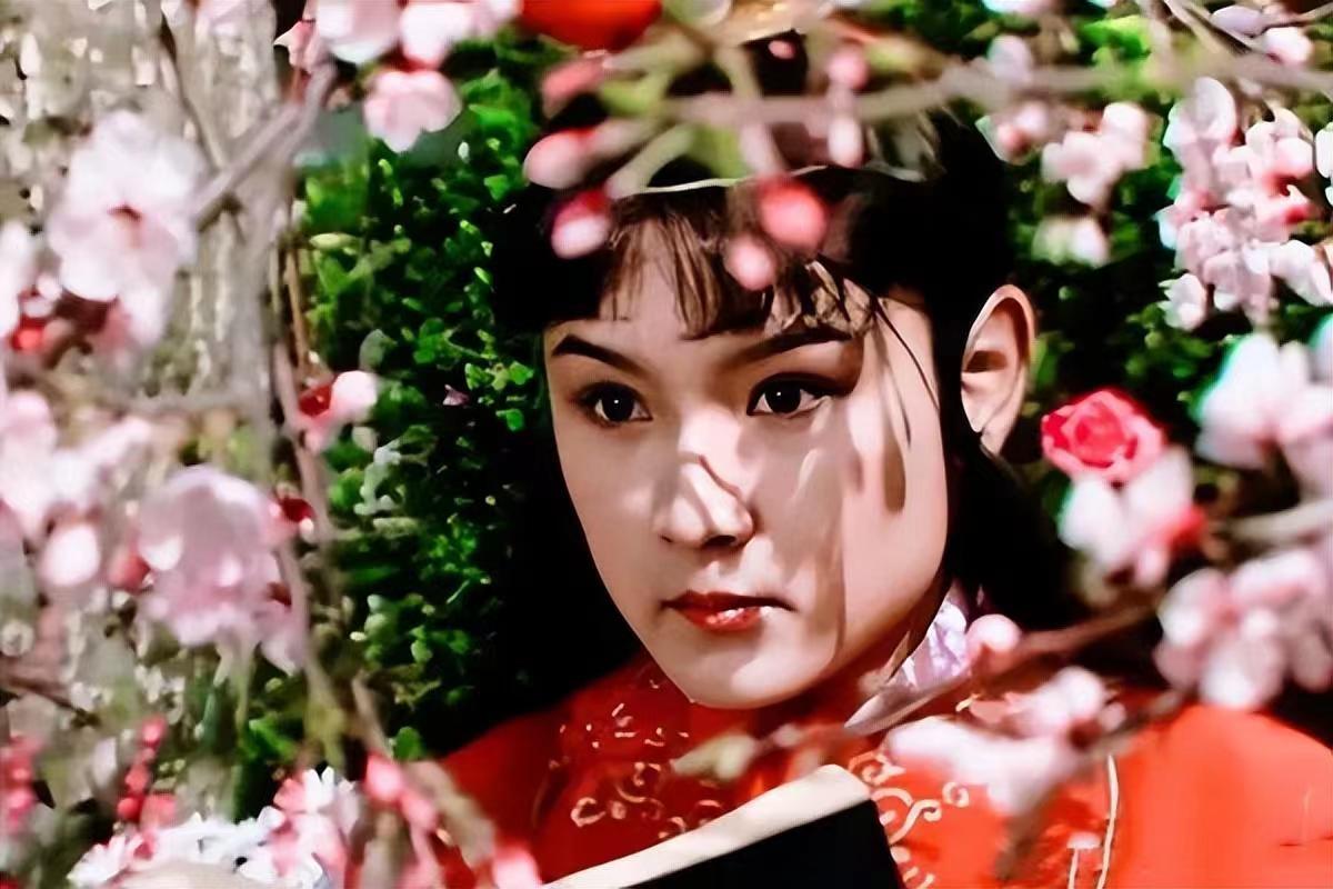 荣国府比宁国府强在哪里？为啥满纸都是二爷？贾府续弦为啥那么多